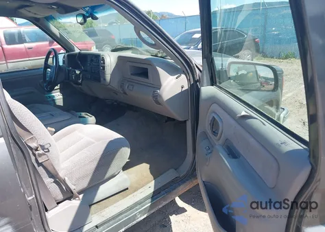 2000 GMC Sierra 2500 Classic Sl z USA, uszkodzony, nr VIN 1GTGK23J7YF445577